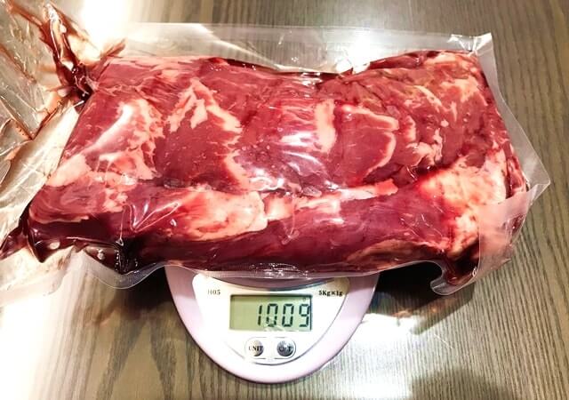 通販でお取り寄せした『特上国産牛ヒレブロック1kg』を計量