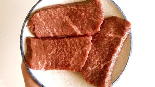 【レビュー】安さと美味しさを両立！神戸牛3110の『神戸牛熟成ステーキ3枚』がコスパ抜群