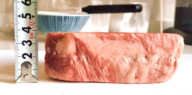 肉のヒライの『神戸牛厚切りヒレステーキ200g』のサイズを測定