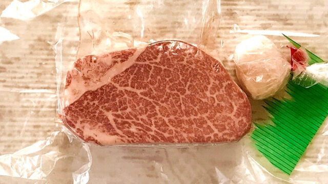 【レビュー】肉厚感がたまらない！肉のヒライの『神戸牛厚切りヒレステーキ200g』をお取り寄せ