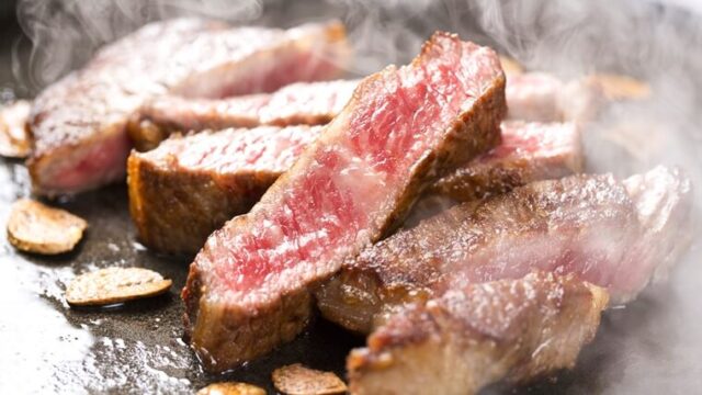 【激安】通販の安いし美味しいサーロインステーキ肉5選【1kgたったの3,690円！】