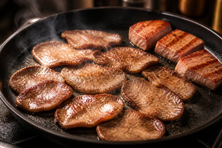 牛タンが硬くなるのは焼きすぎ！薄切り片面30秒・厚切り1分半の焼き方